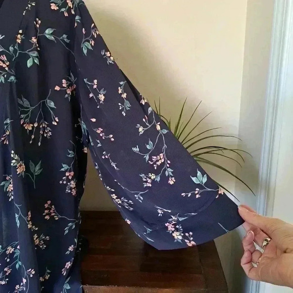 New Tahari Floral Open Top Kimono Style Blue Small Medium Lightweight Shirt - Picture 8 of 16